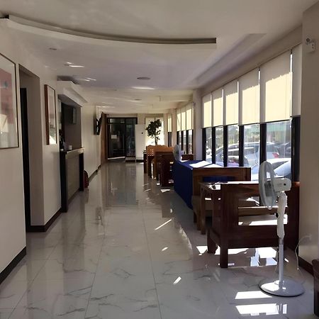 Oyo 195 Ranchotel - Binan Buitenkant foto