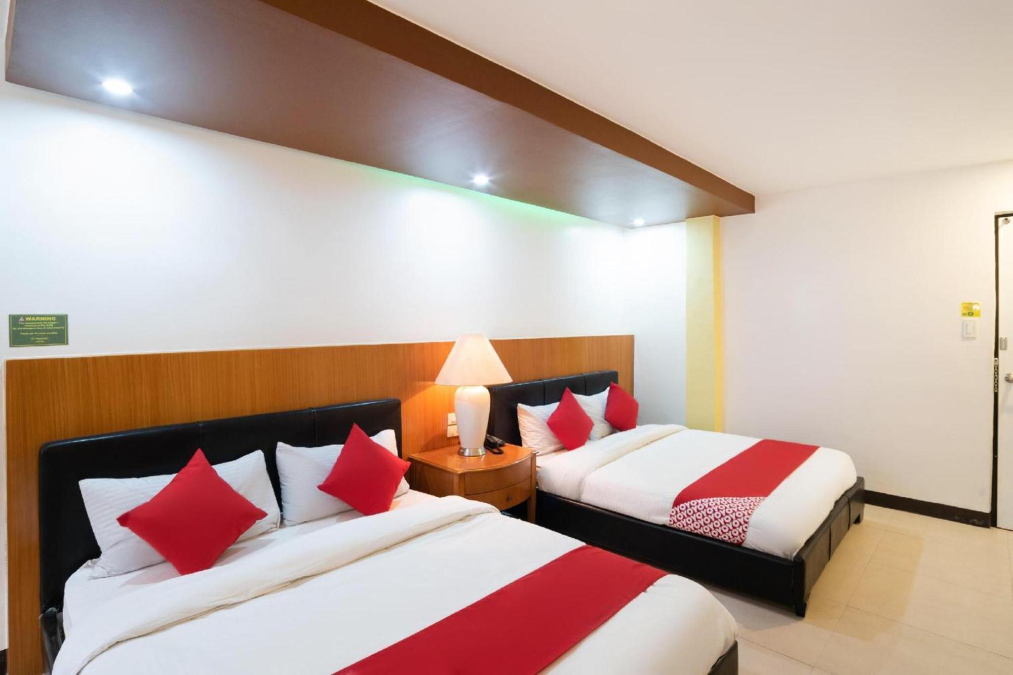 Oyo 195 Ranchotel - Binan Buitenkant foto