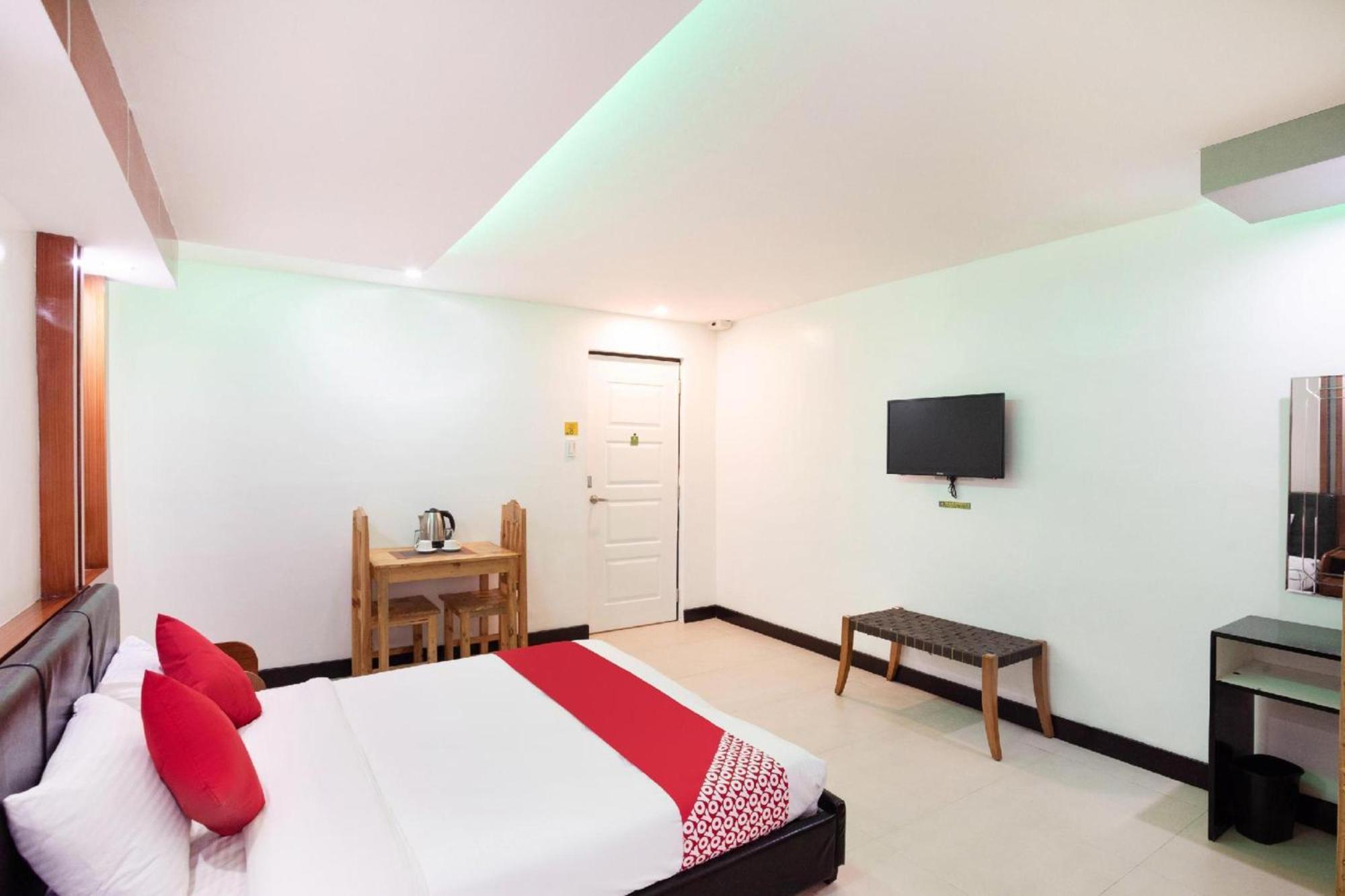Oyo 195 Ranchotel - Binan Buitenkant foto
