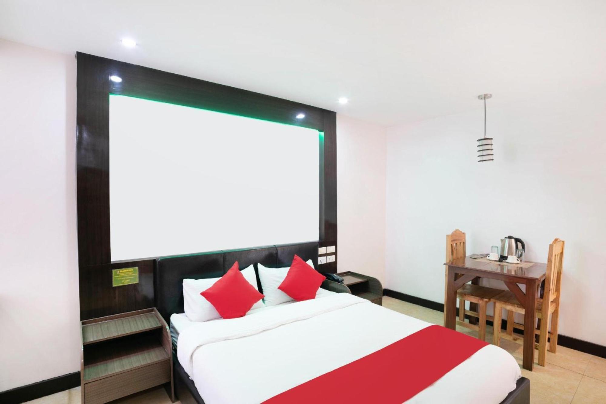 Oyo 195 Ranchotel - Binan Buitenkant foto