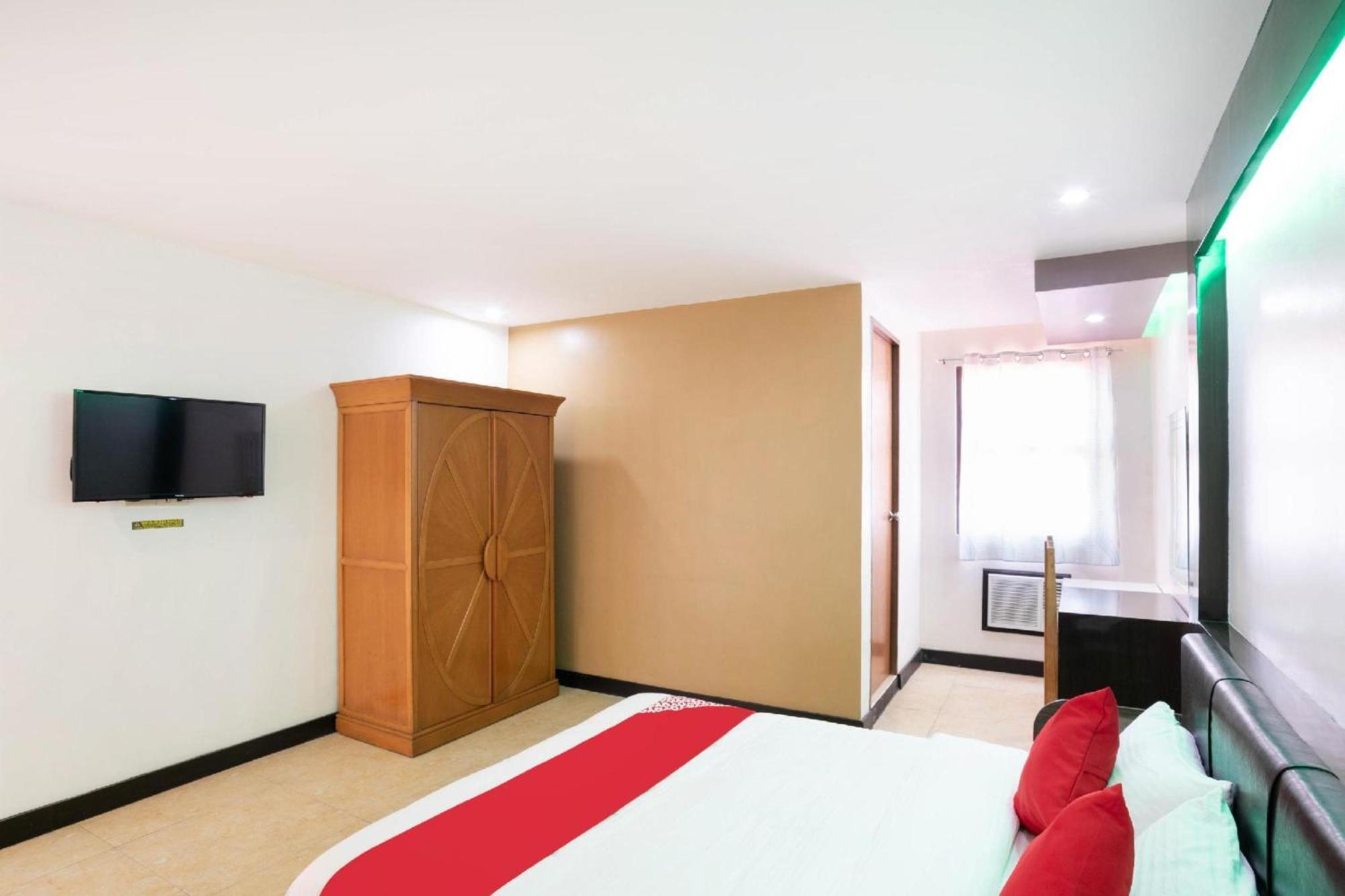 Oyo 195 Ranchotel - Binan Buitenkant foto