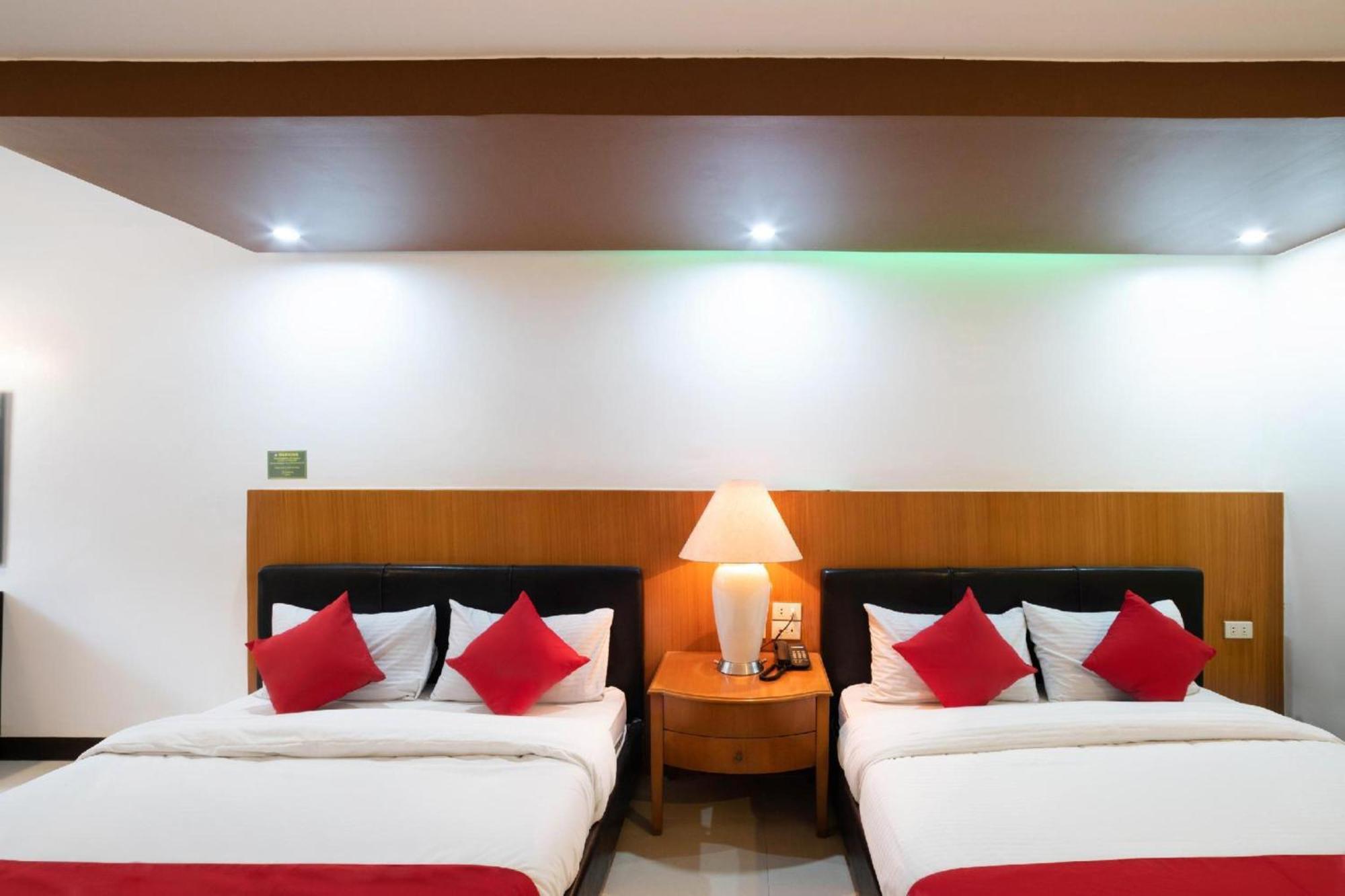 Oyo 195 Ranchotel - Binan Buitenkant foto