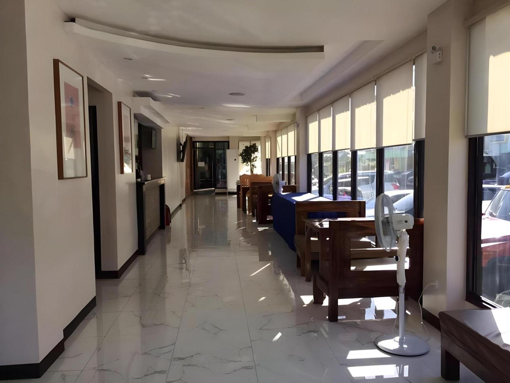 Oyo 195 Ranchotel - Binan Buitenkant foto
