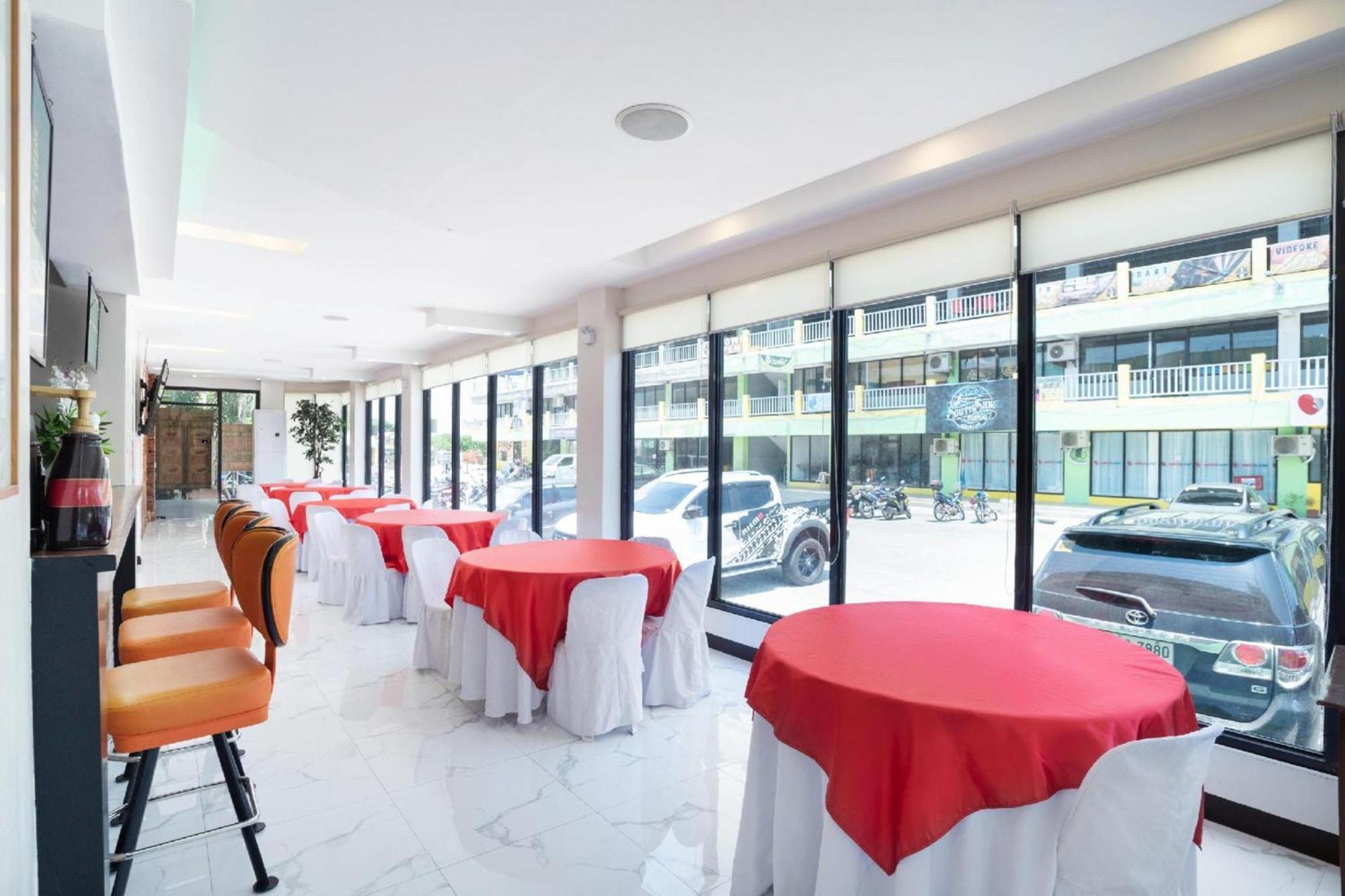 Oyo 195 Ranchotel - Binan Buitenkant foto