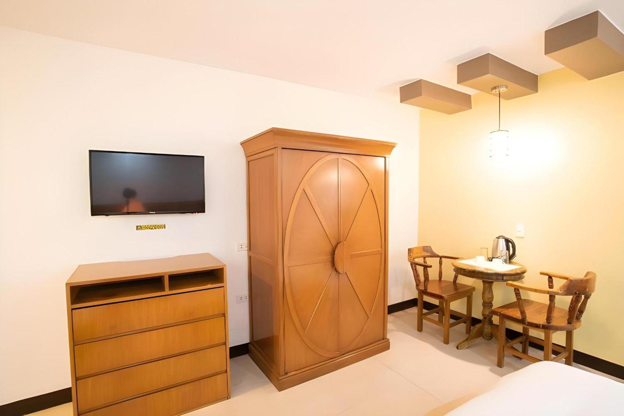 Oyo 195 Ranchotel - Binan Buitenkant foto