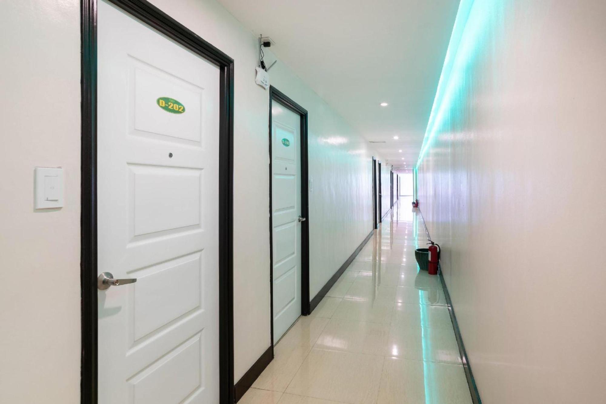 Oyo 195 Ranchotel - Binan Buitenkant foto