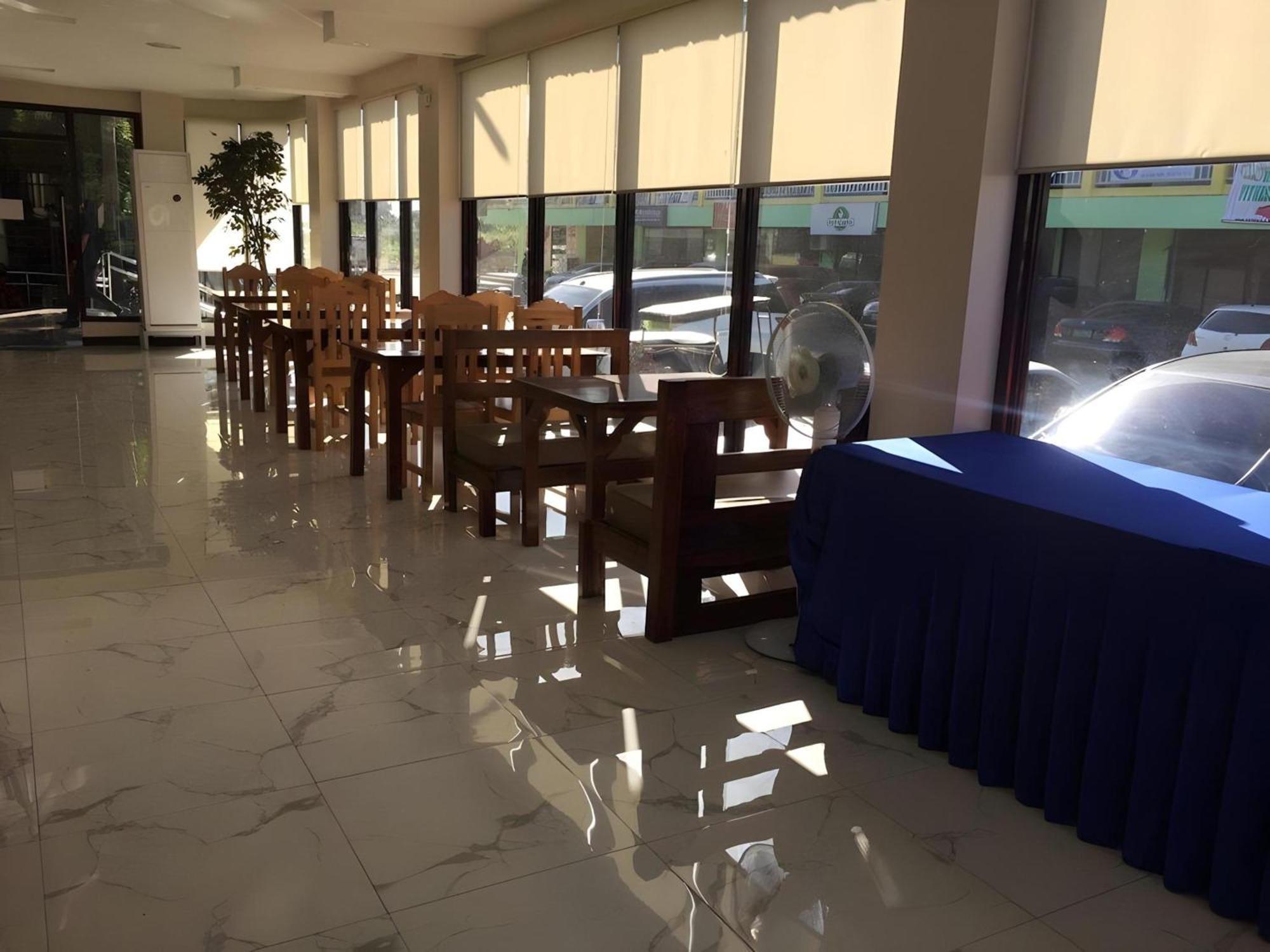 Oyo 195 Ranchotel - Binan Buitenkant foto
